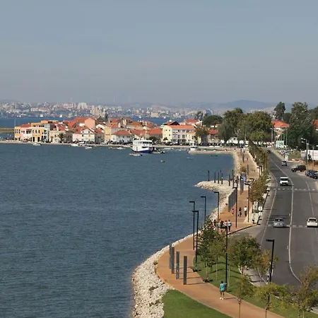Elegant Bright Private Next To River Tejo Apartment *