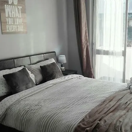 Elegant Bright Private Next To River Tejo Apartment