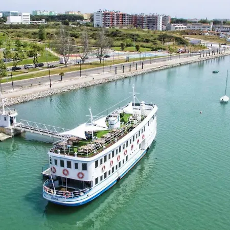 Elegant Bright Private Next To River Tejo Apartment